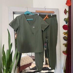 FIGS **Limited Edition** Moss scrubs Size Medium